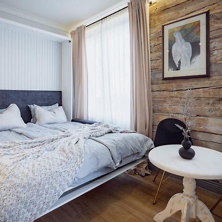 Uue Taenava Korter Kuressaare Esterno foto